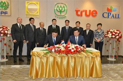 Chen Run’er met with Thai Deputy Prime Minister SomkidJatusripitak and witnessed the signing between HNCA and CP Group，Thai Smile Airways and Nok Airlines